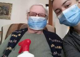 předání desinfekce seniorům